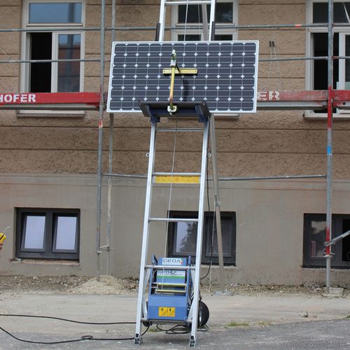 Mechanischer Lastenaufzug - GEDA GmbH - motorisiert / für Solarpanel / mobil