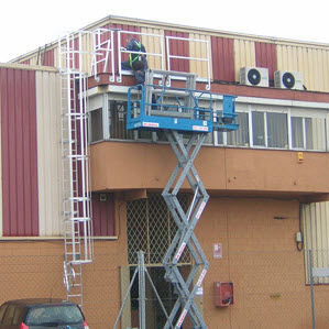 Sicherheits-Steigleiter - European Special Ladders, S.A. (ESLA)