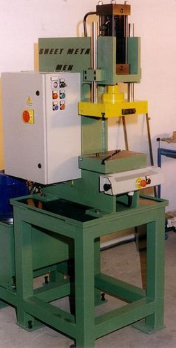 Hydraulische Presse - Sheet Metal Men s.r.l. - Montage / für Blech / Einständer