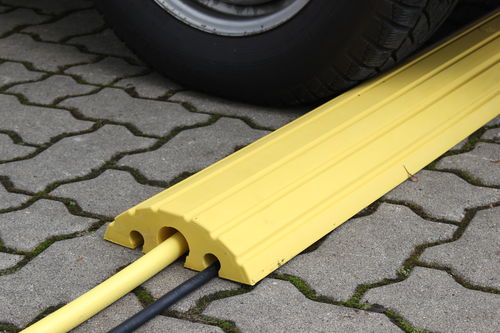 Bodenstehender Kabelschutz - 20010 - Dancop International GmbH - für Fahrzeugdurchlauf / PVC