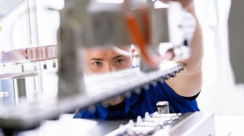 Automatischer Renester - Körber Pharma - für Spritzen