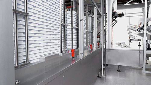 Be- und Entladesystem / Schalen - Körber Pharma - für Spritzen / für Transport / Umschlag