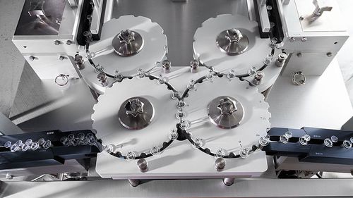 Transportsystem für die Pharmaindustrie - Körber Pharma - für Bauteile / für Schlauch / modular