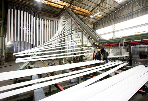 Vertikaler Pulverbeschichtungsanlage - 1.000 tons - SAT S.p.A. (Surface Aluminium Technologies)