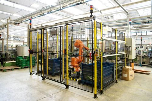 Schutzabdeckung für robotisierte Produktionsanlage - Satech Safety Technology spa - Universal-Maschinen