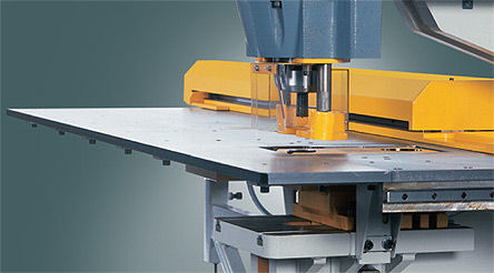 Linearer Positioniertisch - Kingsland Engineering - motorisiert / einachsig