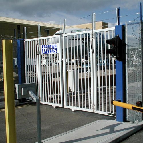Schwenkbares Eingangstor - Bi Fold - FRONTIER PITTS FRANCE - automatisch / motorisiert / manuell