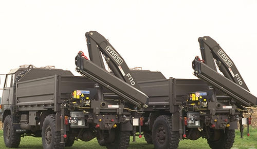 LKW-montierter Kran - Defense series - Fassi gru S.p.A - Gelenkausleger / für Hubanwendungen