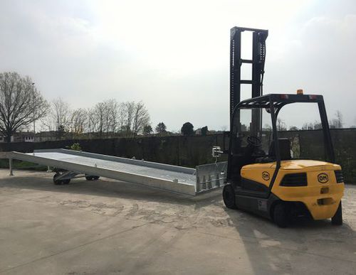 Umschlag-Laderampe - g4energy srl - Anhänger / Fahrzeug / Maschine