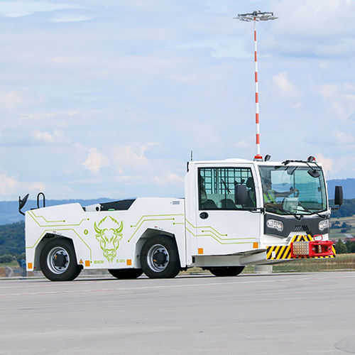 Flugzeugschlepper - »BISON« E 370 - Goldhofer - elektrisch / 4 Räder / Sitz
