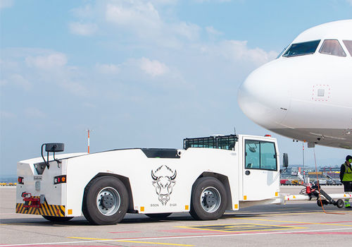 Flugzeugschlepper - »BISON« D 620 - Goldhofer - Diesel / 4 Räder / Sitz