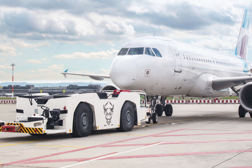 Flugzeugschlepper - »BISON« D 1500 - Goldhofer - Diesel / 4 Räder / Sitz