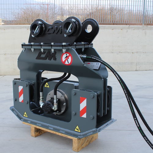 Verdichtungs-Rüttelplatte - PV 30.60 - CM Srl - Vorwärtslaufend / für Bagger