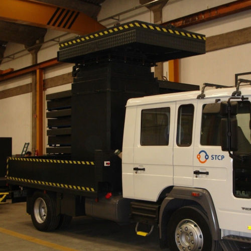 LKW-montierte Scherenarbeitsbühne - INCOMEF - Werkstatt / Innen- und Außenbereich / für Baustelle
