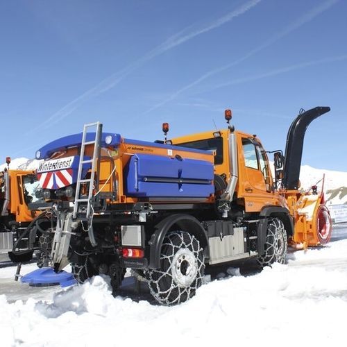 Sandfarbener Streuwagen - Stratos D series - Aebi Schmidt Holding AG  - für LKW