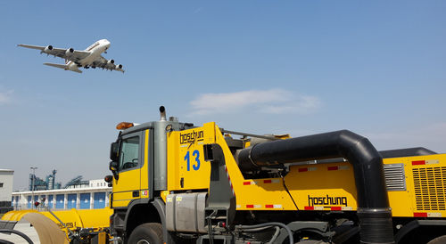 Schneepflug Fahrzeug - Jetbroom 9000 A/H - Boschung Mecatronic AG - Diesel