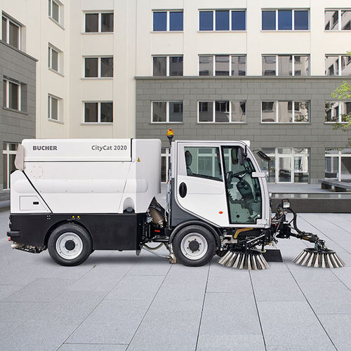 Kompakte Kehrsaugmaschine - C202 - Bucher Municipal AG - für Anbau / Straßen / mit Verbrennungsmotor