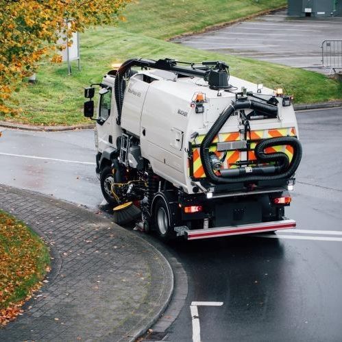 LKW-montierte Kehrmaschine - MaxPowa V65 - Bucher Municipal AG - mit Verbrennungsmotor / für öffentliche Bereiche / Laub