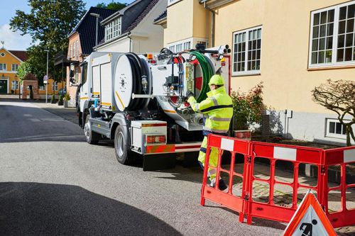 LKW-montierte Außenreinigungsmaschine - CityFlex C40 - Bucher Municipal AG - mit Verbrennungsmotor / für Außenbereich / für Abfallprodukte