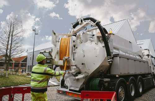 LKW-montierte Außenreinigungsmaschine - FlexLine C140 - Bucher Municipal AG - mit Verbrennungsmotor / für Außenbereich / für Abfallprodukte
