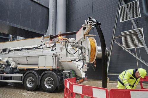 LKW-montierte Außenreinigungsmaschine - SuperFlex C140  - Bucher Municipal AG - mit Verbrennungsmotor / für Außenbereich / für Abfallprodukte