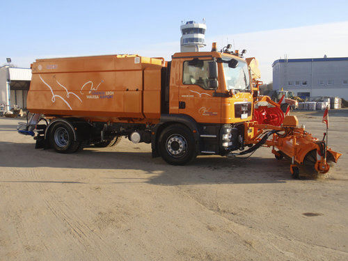 Sandfarbener Streuwagen - ORION POWER LIQUID - DOBROWOLSKI Sp. z o.o.  - für LKW