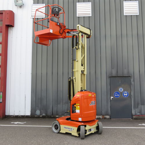 Mobile Hubmastbühne - 8E-L Toucan® - JLG Industries Inc. - elektrisch / Innen- und Außenbereich / kompakt