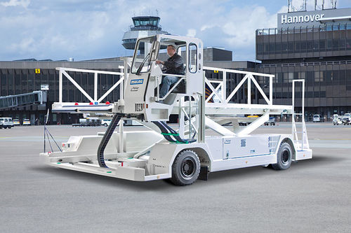 Dieselschlepper - MULAG Fahrzeugwerk Heinz Wössner GmbH u. Co. KG - 4 Räder / Sitz / Flugzeug