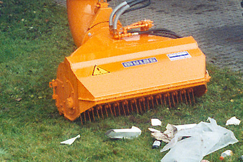Handgeführte Kehrsaugmaschine - USK 1200 - MULAG Fahrzeugwerk Heinz Wössner GmbH u. Co. KG - für Außenbereich