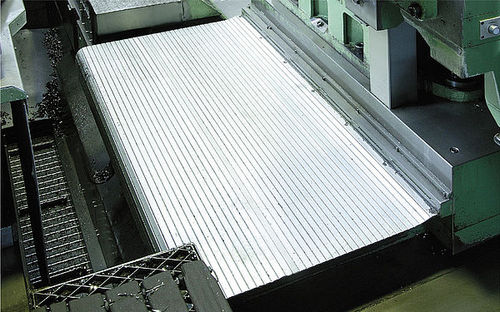 Metall-Faltschürze - TSUBAKI KABELSCHLEPP