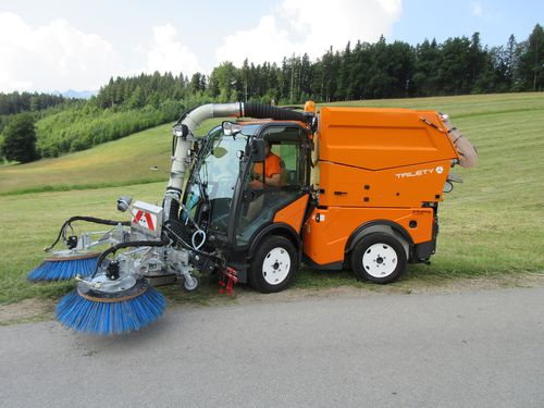 Kehrmaschine für Anbau - TKK - Gebrüder TRILETY GmbH  - hydraulisch / für öffentliche Bereiche / Staub