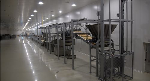Automatisches Zuführsystem - Baker Perkins Ltd.