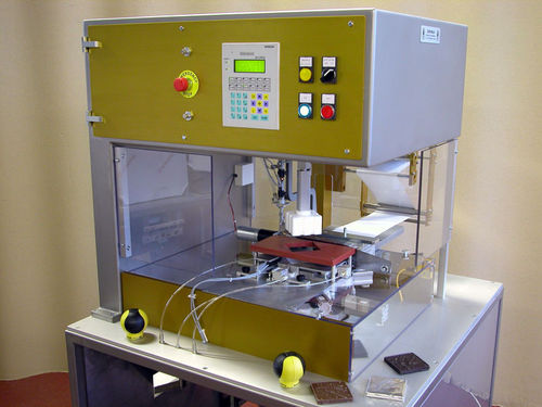Halbautomatische Verpackungsmaschine - wm20rtn - ZUM WALD Maschinen- & Apparatebau - in Linienform / für Papier / für Süßwaren