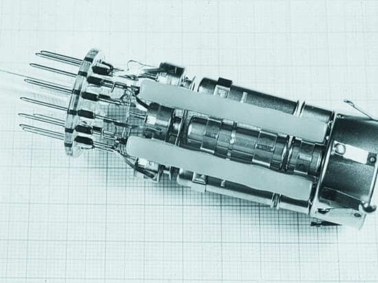 Der Durchbruch kam mit dem Farbfernsehen: Die Lasertechnik ebnete den Weg für die automatisierte Fertigung von Schweißteilen für Kathodenstrahlröhren.