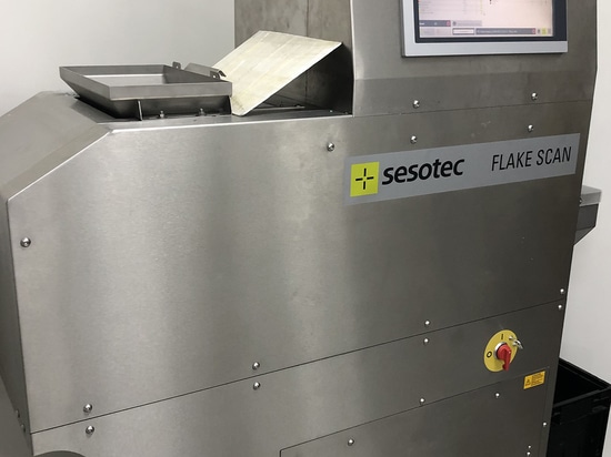 Sesotec Materialanalysesystem FLAKE SCAN für Qualitätsanalysen innerhalb von Minuten (Bild: Somplast)