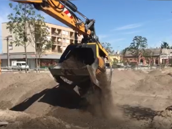 Eine Zeitmaschine auf der Baustelle.