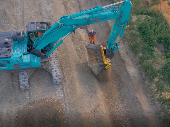 Eine Zeitmaschine auf der Baustelle.