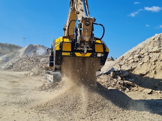 Eine Zeitmaschine auf der Baustelle.