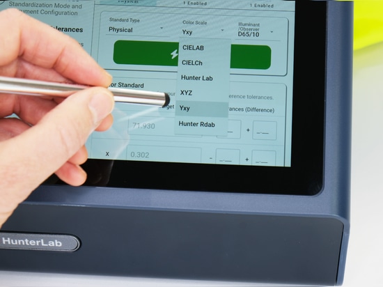 Benutzerfreundliche integrierte QC-Software zur Auswahl aller relevanten Farbskalen und Indizes.