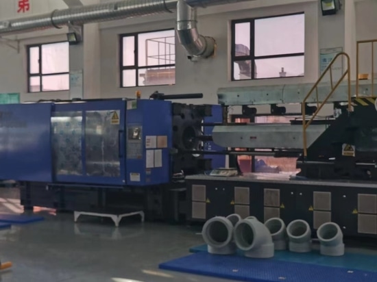 PE-Rohrverbindungs-Spritzgießmaschine - Serie GJ von SOUND Machinery