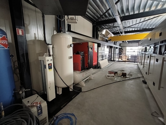 Niederländischer Kunde lobt DXTECHs Faserlaserschneidmaschine 1530SPT für Bleche und Rohre
