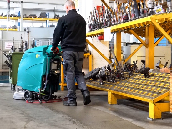 Metallverarbeitender Betrieb mit Lohnfertigung. Ist es möglich, immer saubere Böden zu haben?