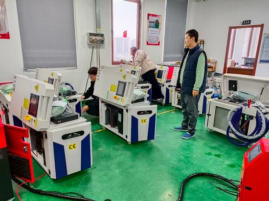 Handgehaltene Laserschweißmaschine aus Spanien wurde getestet und ist bereit zum Versand