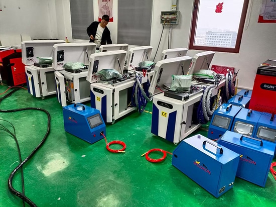 Handgehaltene Laserschweißmaschine aus Spanien wurde getestet und ist bereit zum Versand