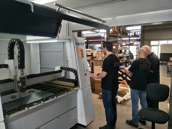 SUNTOP Hochpräzisions-Faserlaserschneidmaschine für kleine Formate in Deutschland