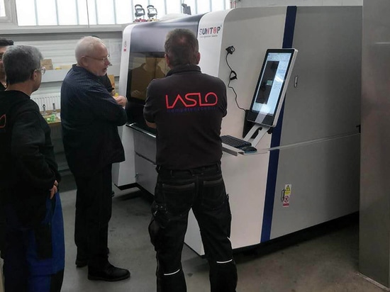 SUNTOP Hochpräzisions-Faserlaserschneidmaschine für kleine Formate in Deutschland