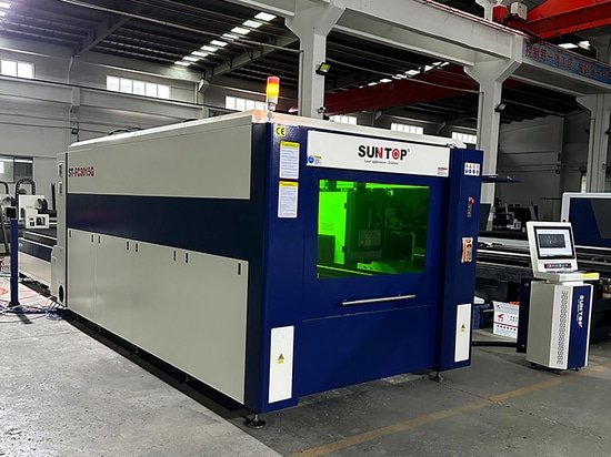 Suntop Laserschneidmaschinen erfolgreich installiert und für die Auslieferung an deutsche Kunden in Betrieb genommen