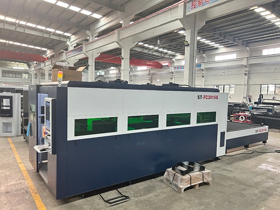 6KW-Laserschneidmaschine für indonesischen Kunden wird vor der Auslieferung getestet und geprüft