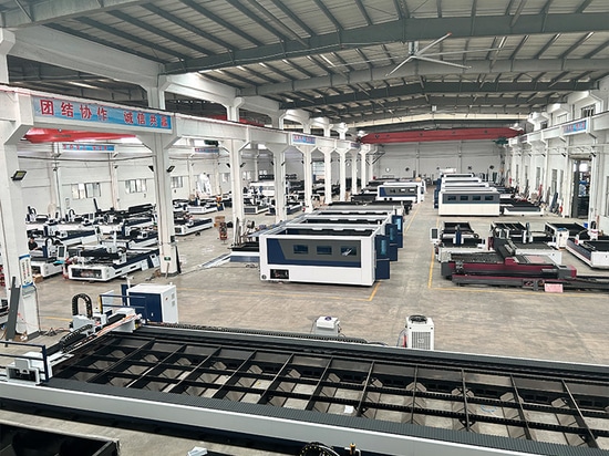 6KW-Laserschneidmaschine für indonesischen Kunden wird vor der Auslieferung getestet und geprüft