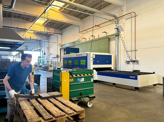 Italienischer Kunde kauft erneut eine Laserschneidmaschine und absolviert erfolgreich eine Schulung